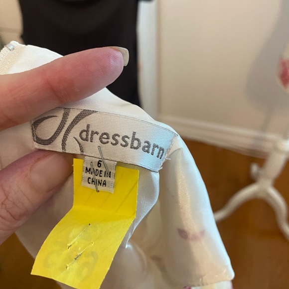 Dress barn- very flattering dress  great for Spring/summer 6 - Picture 4 of 4